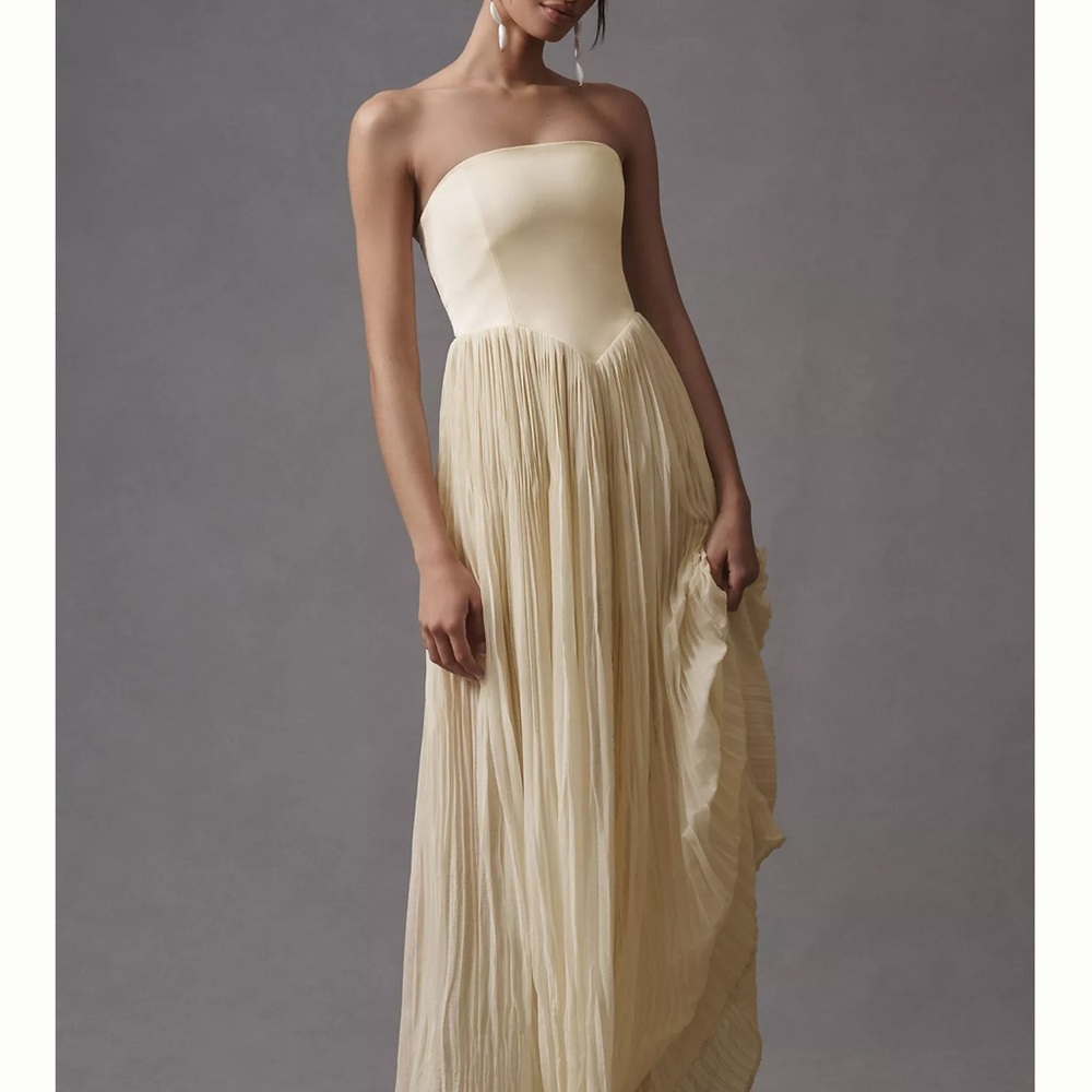 Elegant Soft Yellow Evening Gown